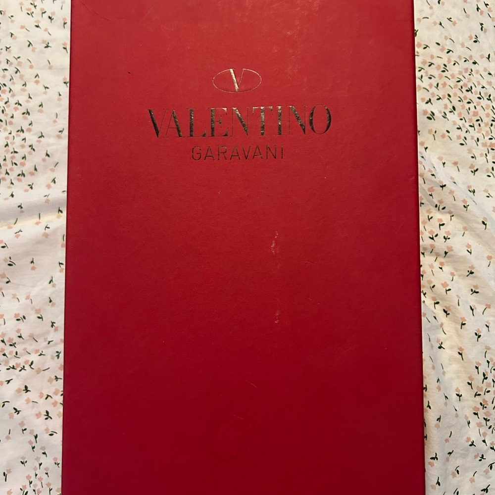 Valentino Garavani Red Patent Leather Bow Peep-Toe Pumps - Picture 8 of 8